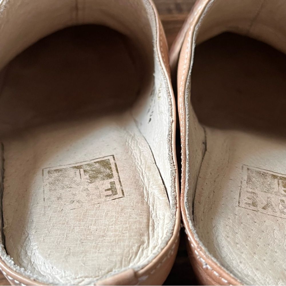 Frye Phoenix Light Tan Leather Slip On Mule Clog with Stacked Heel Size 5.5M - Picture 8 of 14
